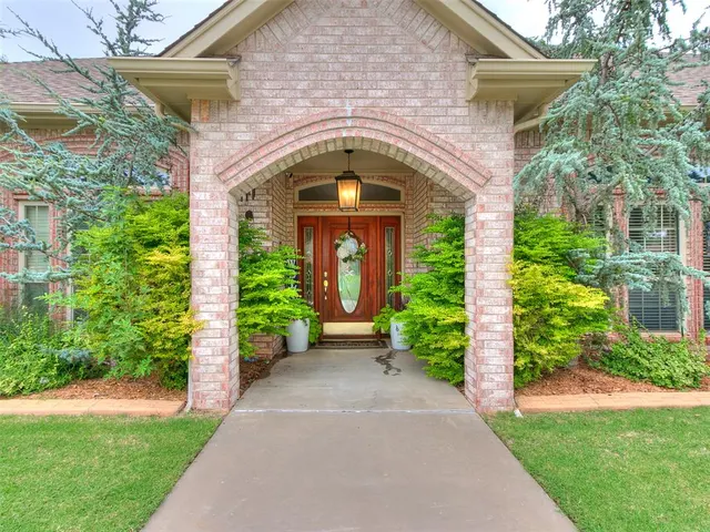Photo 2 — 1701 SW 38th Street, Moore, OK 73160