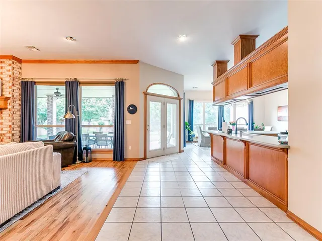 Photo 5 — 1701 SW 38th Street, Moore, OK 73160