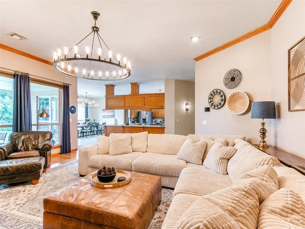 Photo 9 — 1701 SW 38th Street, Moore, OK 73160