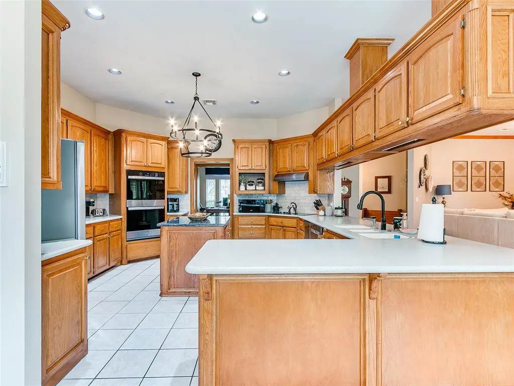 Photo 12 — 1701 SW 38th Street, Moore, OK 73160