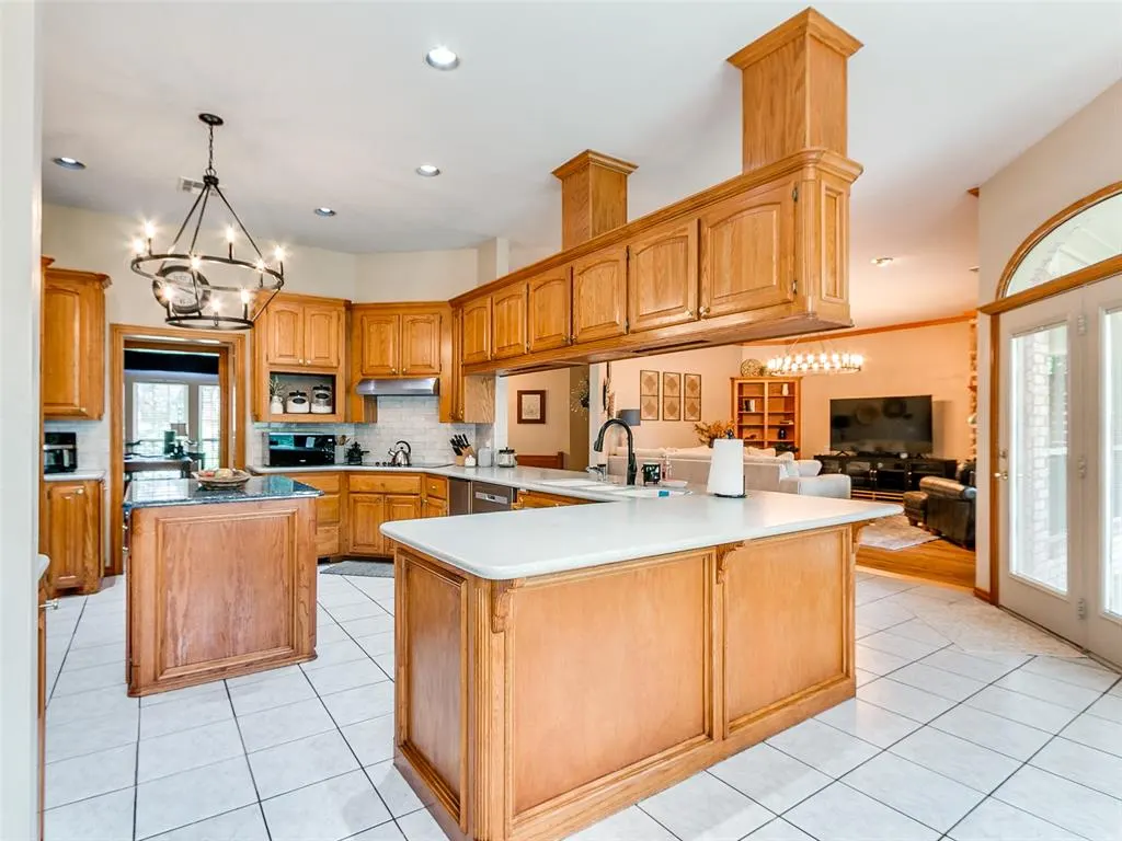 Photo 13 — 1701 SW 38th Street, Moore, OK 73160