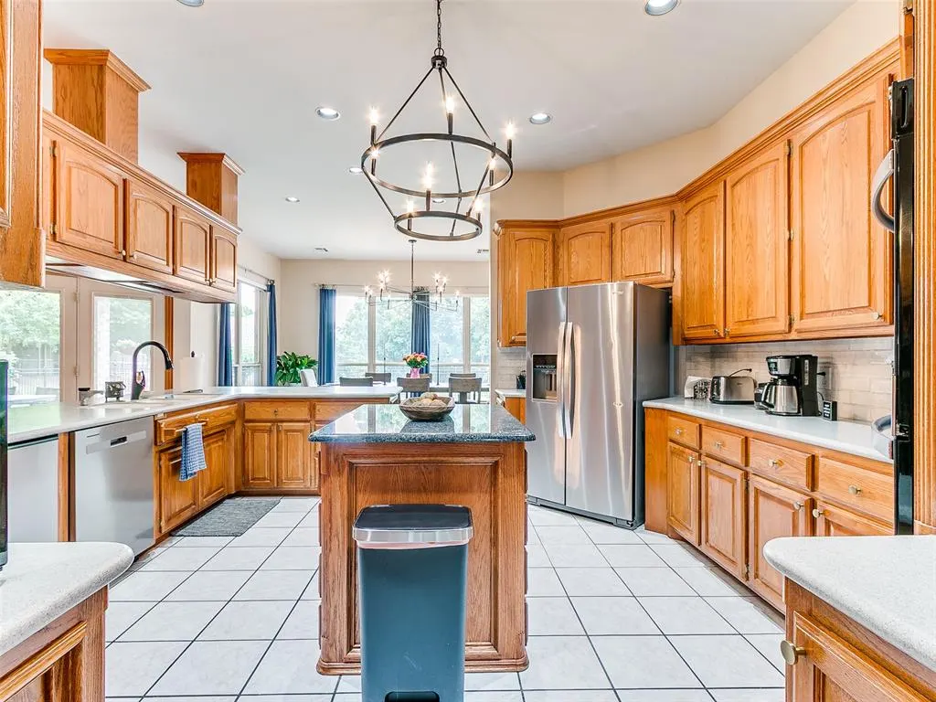 Photo 17 — 1701 SW 38th Street, Moore, OK 73160