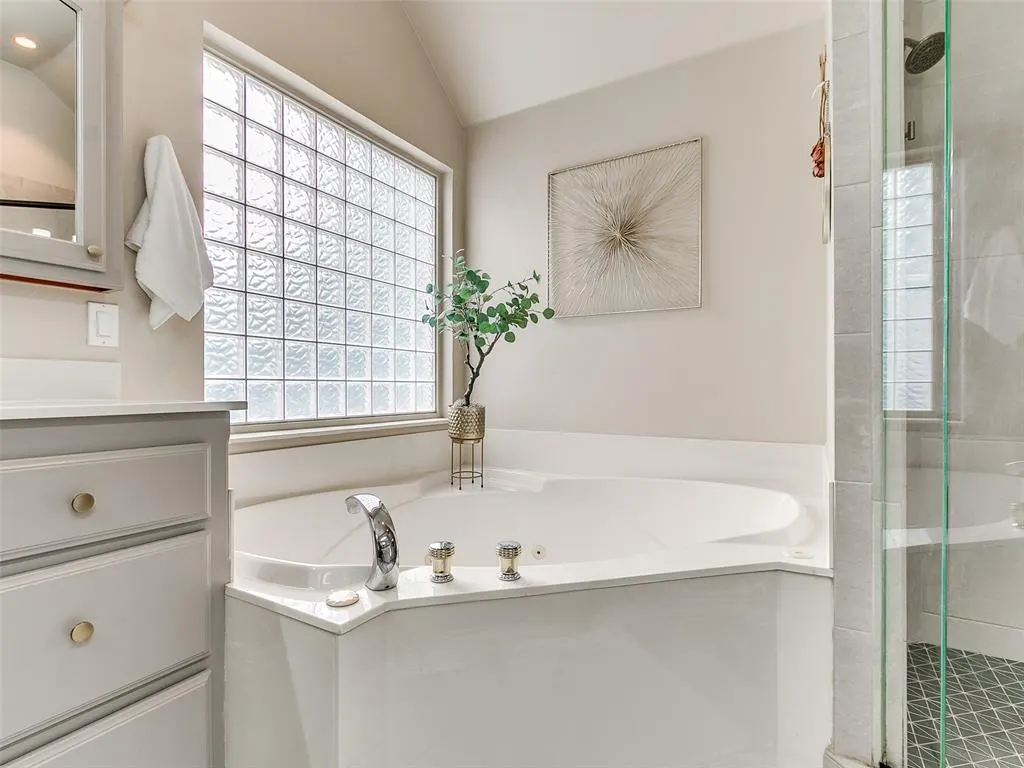 Photo 31 — 1701 SW 38th Street, Moore, OK 73160