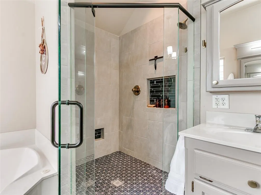 Photo 32 — 1701 SW 38th Street, Moore, OK 73160