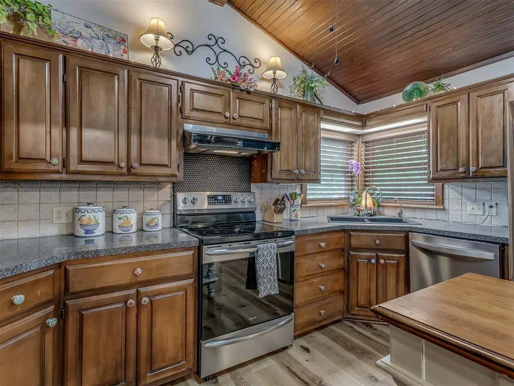 Photo 9 — 7408 Antlers Drive, Marlow, OK 73055