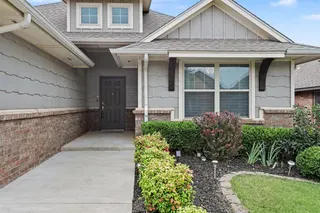 Sold home at 6124 Oxnard Street