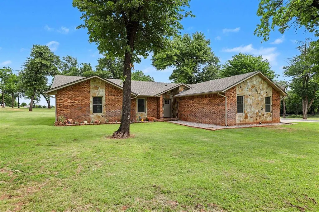 Photo 2 — 2382 County Road 1205, Blanchard, OK 73010