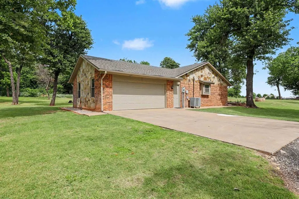Photo 3 — 2382 County Road 1205, Blanchard, OK 73010