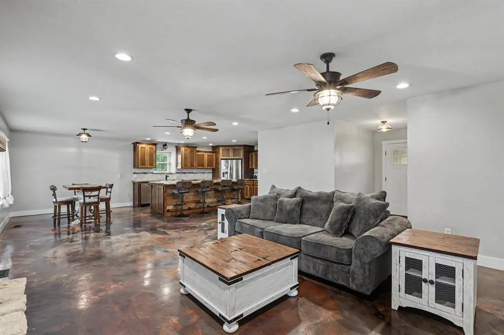 Photo 7 — 2382 County Road 1205, Blanchard, OK 73010