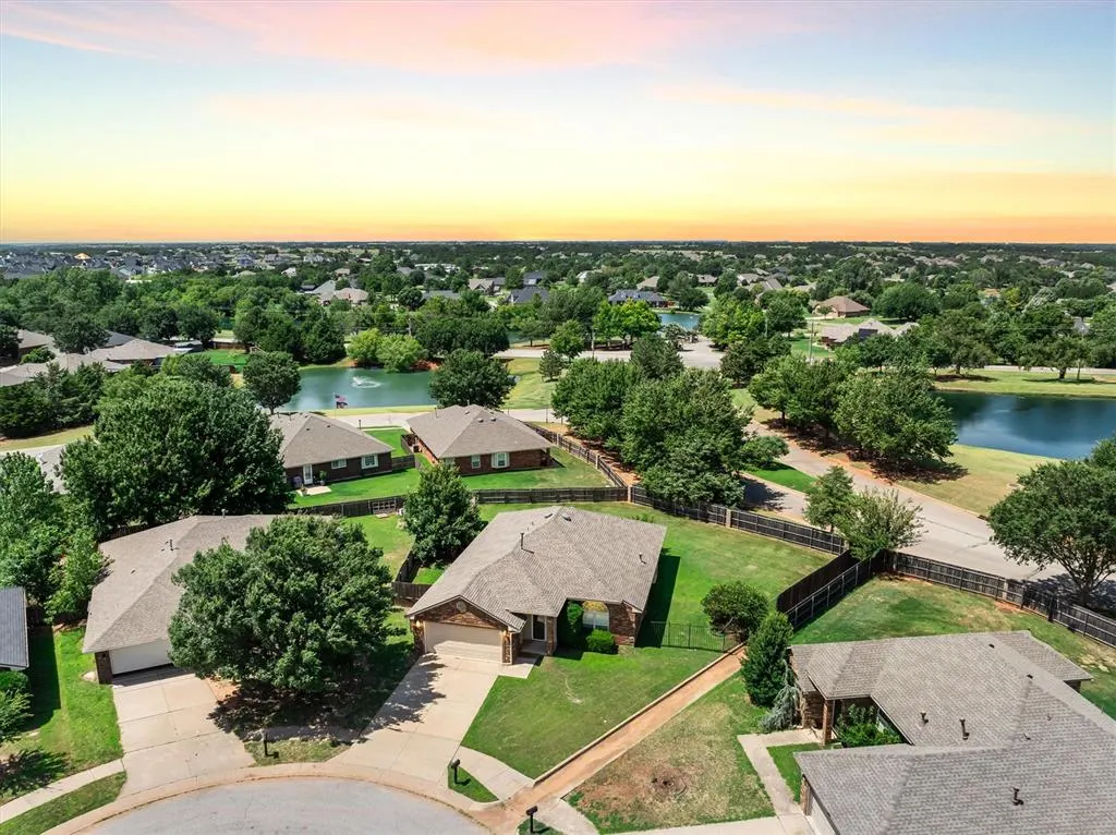 Photo 9 — 1975 Pleasant Ridge Court, Edmond, OK 73012