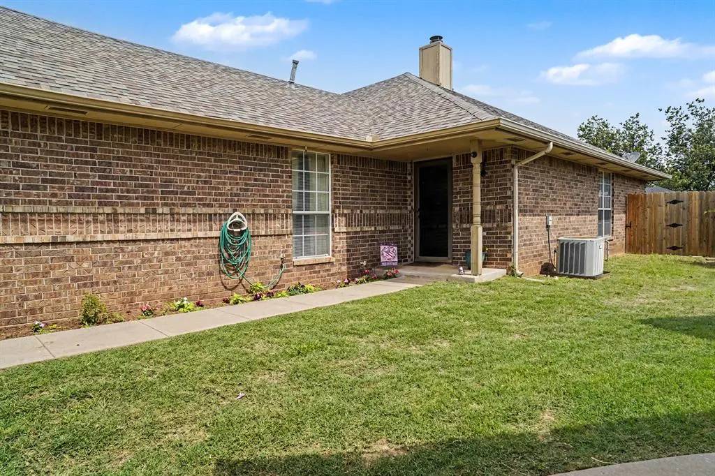 Photo 2 — 4306 S Olie Avenue, Oklahoma City, OK 73109