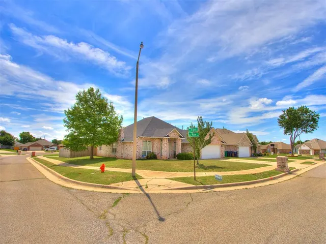 Photo 3 — 2321 SW 94th Terrace, Oklahoma City, OK 73159
