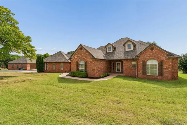 Photo 2 — 2010 Sandpiper Drive, Blanchard, OK 73010