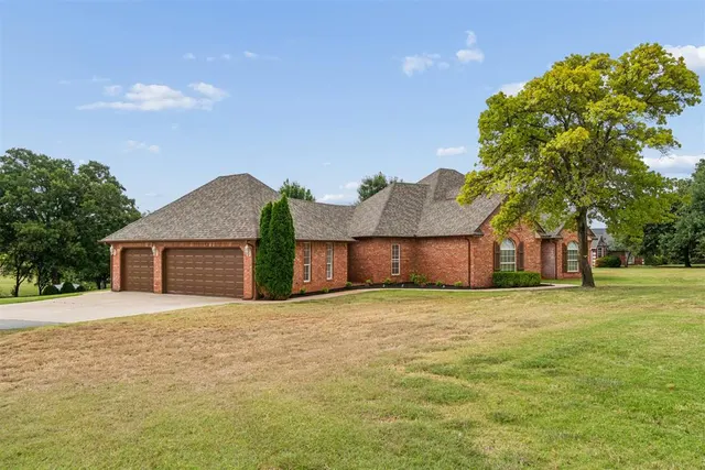Photo 5 — 2010 Sandpiper Drive, Blanchard, OK 73010