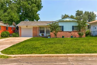 Sold home at 925 W Rulane Drive