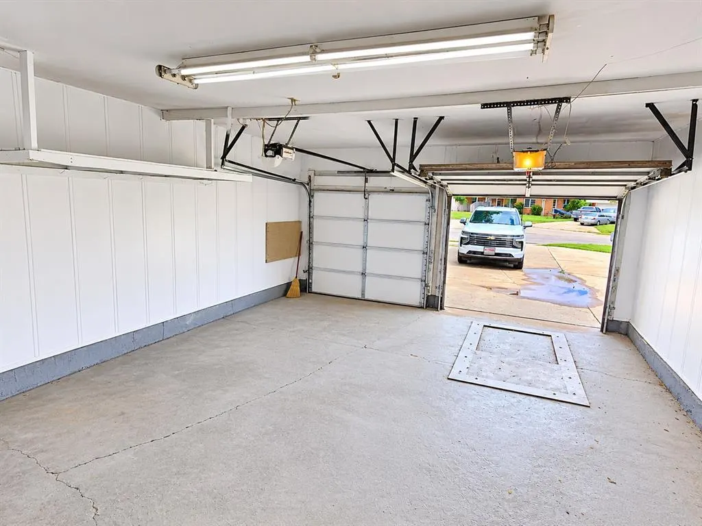 Photo 2 — 624 Navajoe Road, Altus, OK 73521