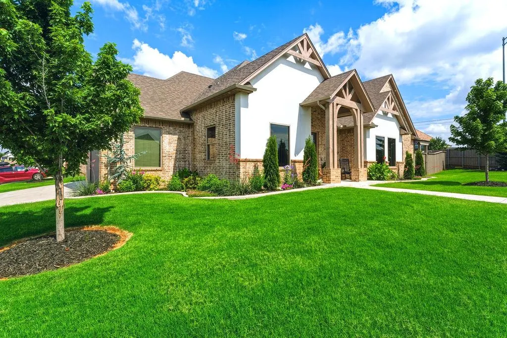Photo 4 — 620 Timberbrook Drive, Norman, OK 73069