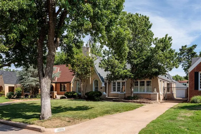 Photo 2 — 213 NW 35th Street, Oklahoma City, OK 73118