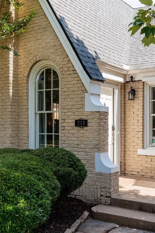 Photo 8 — 213 NW 35th Street, Oklahoma City, OK 73118