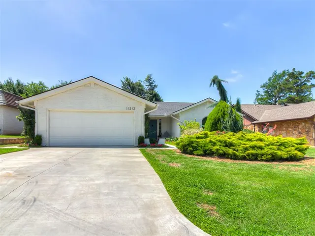 Photo 2 — 11212 NW 112th Street, Yukon, OK 73099