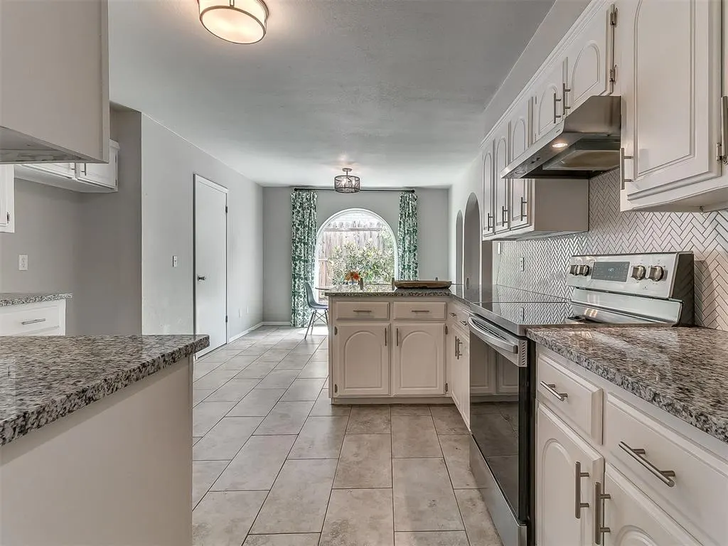 Photo 12 — 11212 NW 112th Street, Yukon, OK 73099