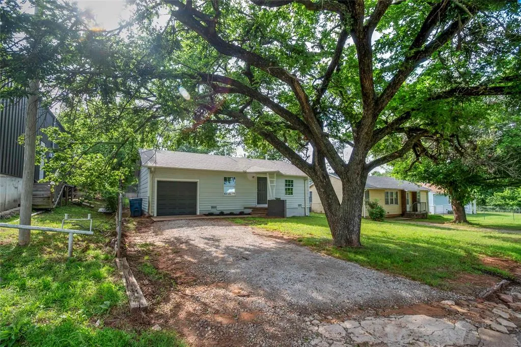 Photo 2 — 100 S Iowa Avenue, Chandler, OK 74834