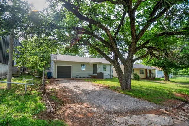 Photo 2 — 100 S Iowa Avenue, Chandler, OK 74834