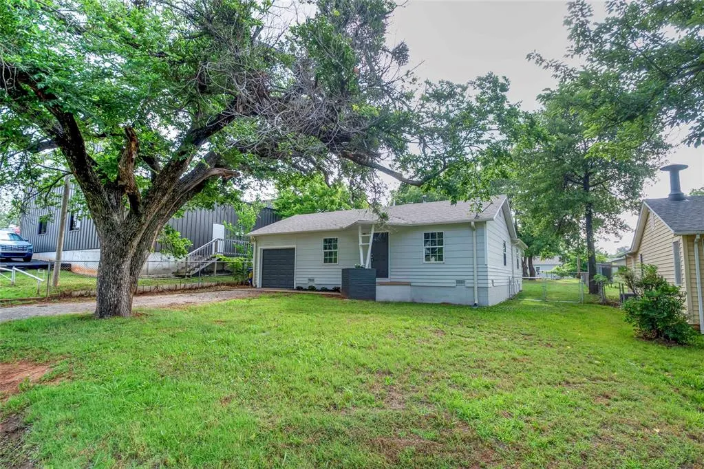 Photo 3 — 100 S Iowa Avenue, Chandler, OK 74834
