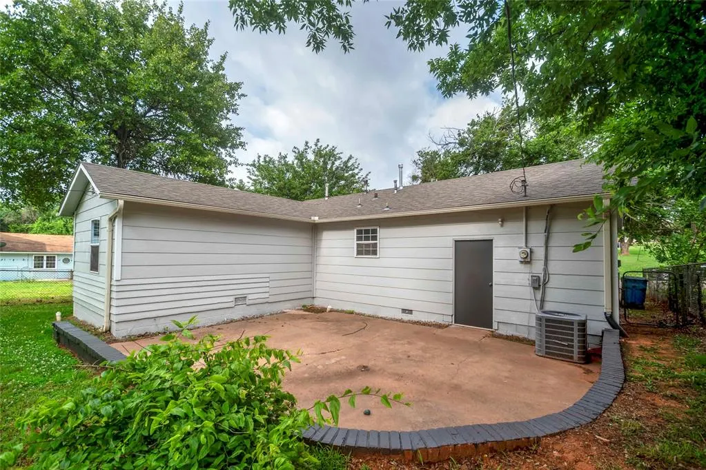 Photo 18 — 100 S Iowa Avenue, Chandler, OK 74834