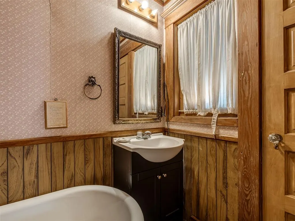 Photo 27 — 1016 W Warner Avenue, Guthrie, OK 73044