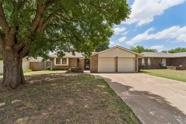 Photo 2 — 517 Willow Ridge Place, Edmond, OK 73003