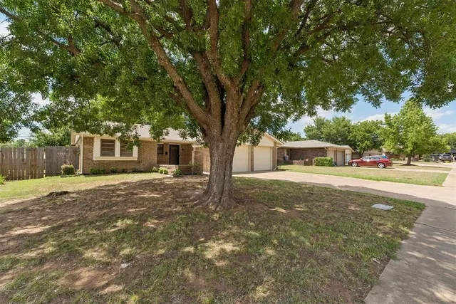 Photo 3 — 517 Willow Ridge Place, Edmond, OK 73003
