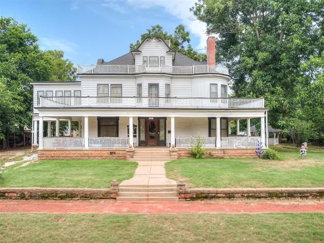 Photo 2 — 1016 W Warner Avenue, Guthrie, OK 73044