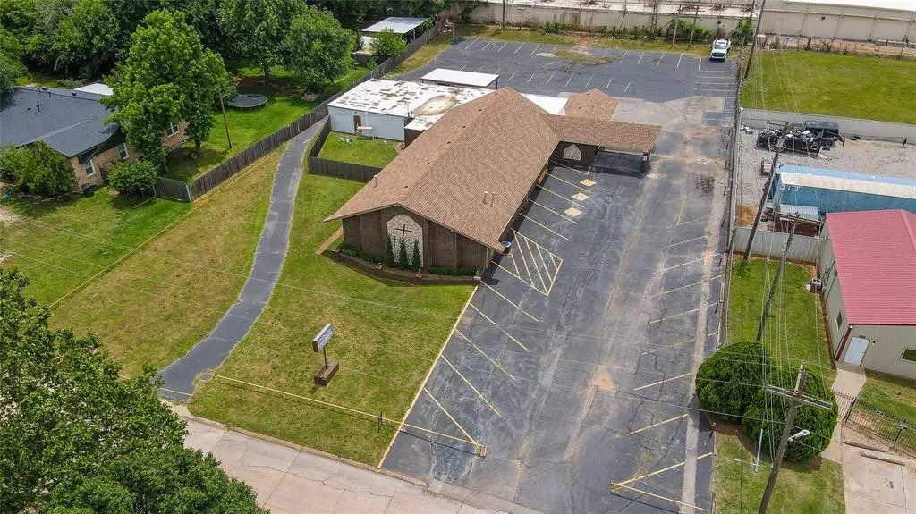 Photo 2 — 3930 SE 27th Street, Del City, OK 73115