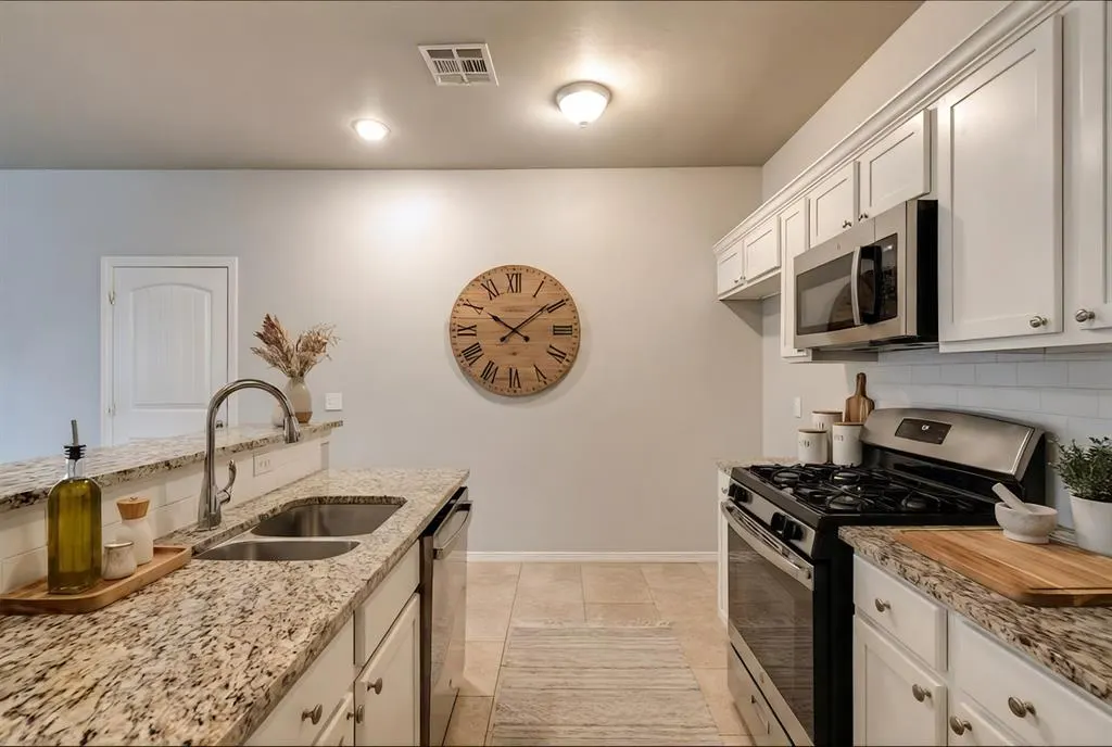 Photo 8 — 608 N 5th Street 608-610, Cashion, OK 73016