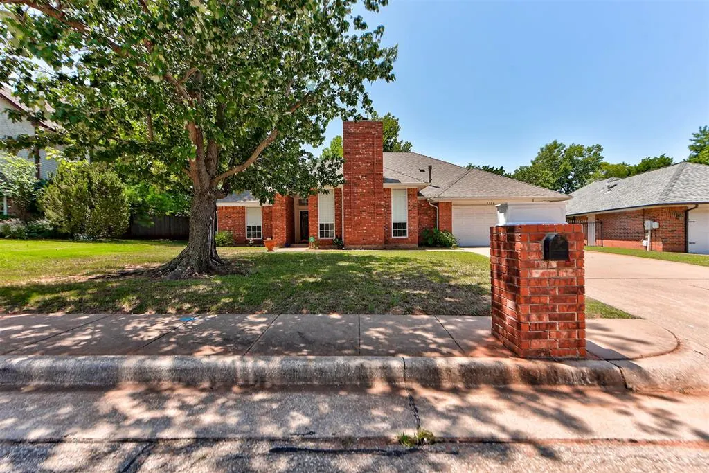 Photo 3 — 1108 Providence Court, Edmond, OK 73003