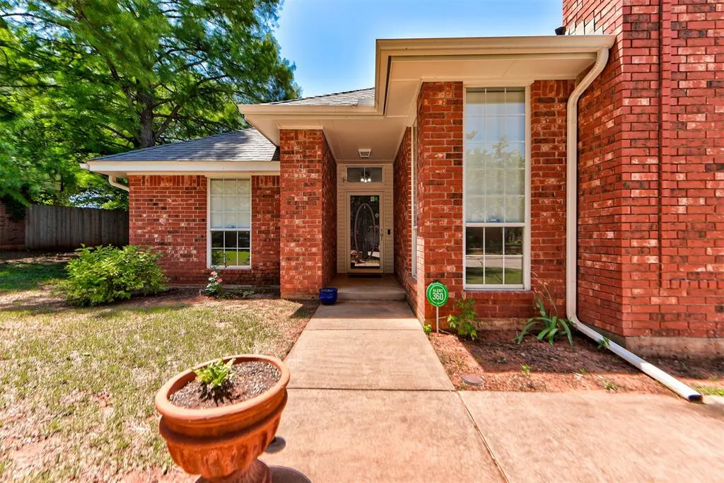 Photo 4 — 1108 Providence Court, Edmond, OK 73003