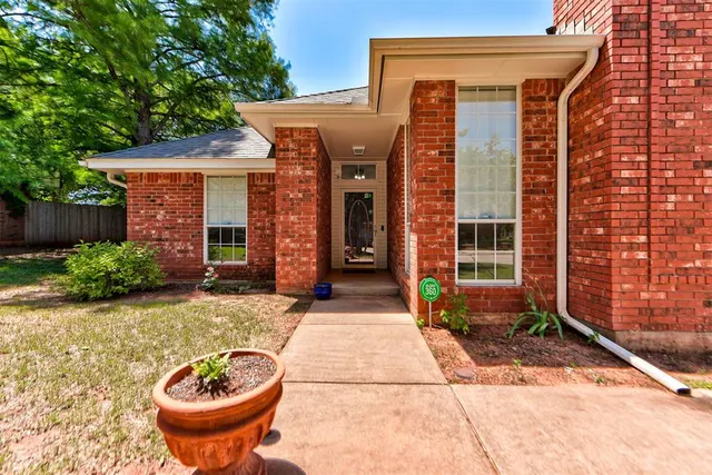 Photo 4 — 1108 Providence Court, Edmond, OK 73003