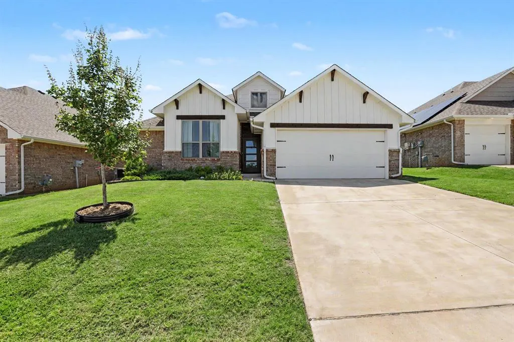 Front exterior — 5225 Skylar Rae Road, Edmond, OK 73034