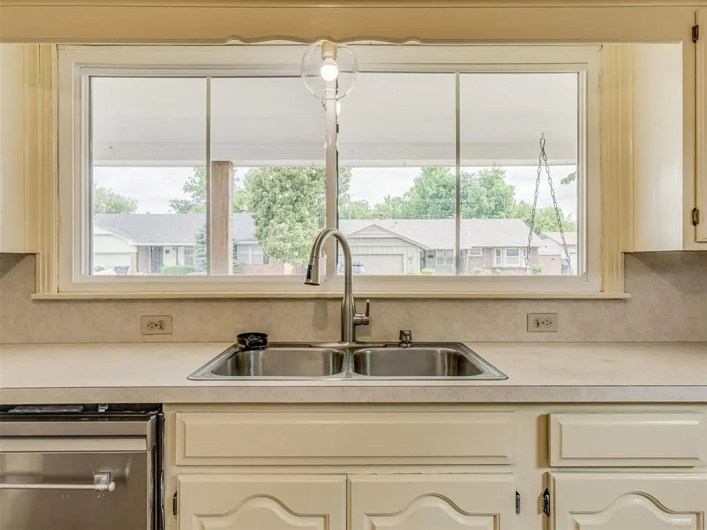 Photo 14 — 2620 NW 46th Street, Oklahoma City, OK 73112