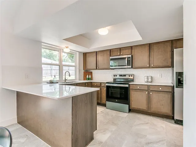 Photo 7 — 2401 Appleway Street, Edmond, OK 73013