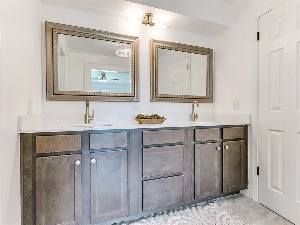 Photo 13 — 2401 Appleway Street, Edmond, OK 73013