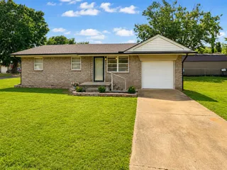 Sold home at 1004 Hillcrest Drive