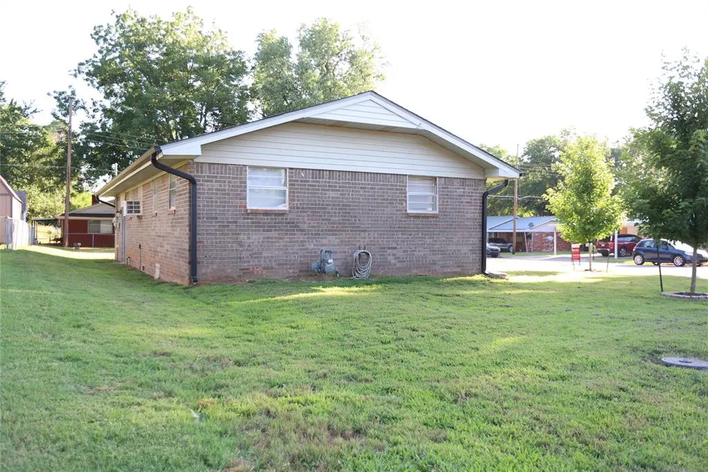 Photo 4 — 1004 Hillcrest Drive, Maysville, OK 73057