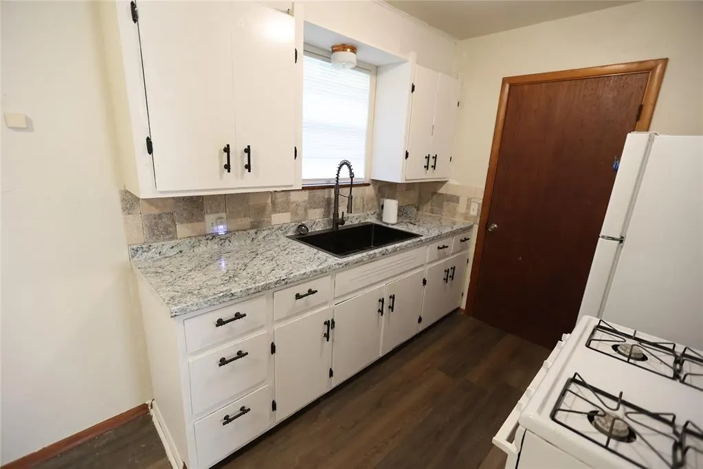 Photo 6 — 1004 Hillcrest Drive, Maysville, OK 73057