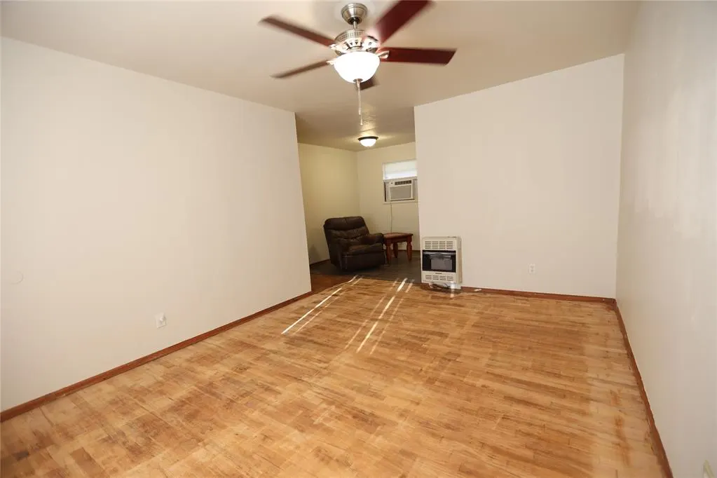 Photo 10 — 1004 Hillcrest Drive, Maysville, OK 73057