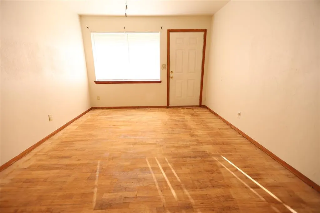 Photo 11 — 1004 Hillcrest Drive, Maysville, OK 73057