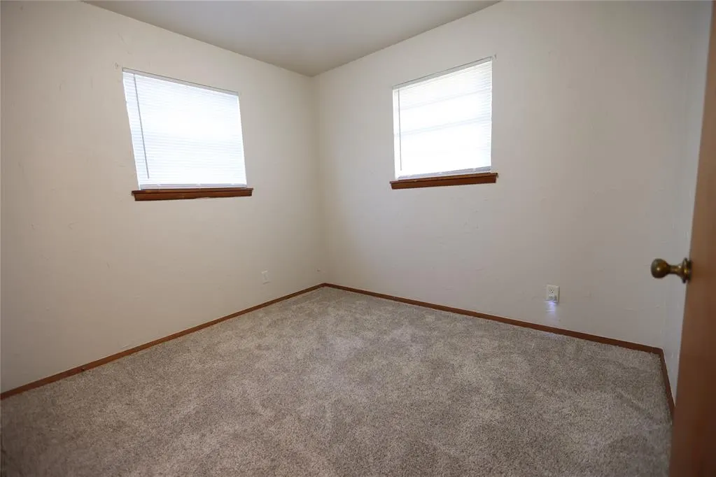 Photo 16 — 1004 Hillcrest Drive, Maysville, OK 73057