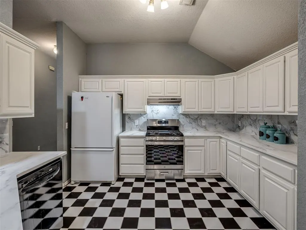 Photo 10 — 2316 Bradford Place, Edmond, OK 73012