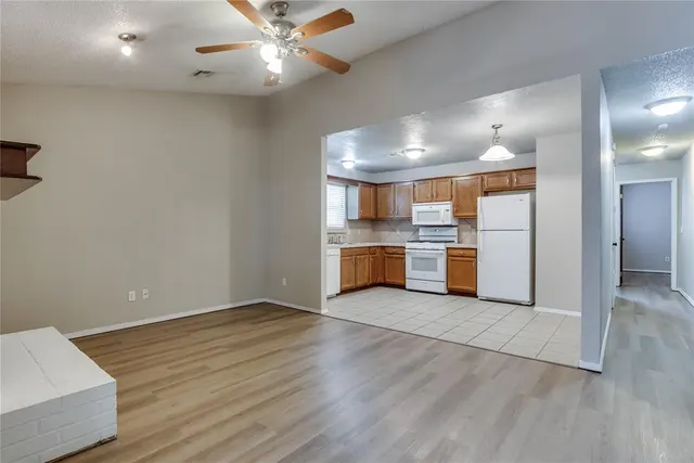 Photo 6 — 12316 SW 14th Street, Yukon, OK 73099